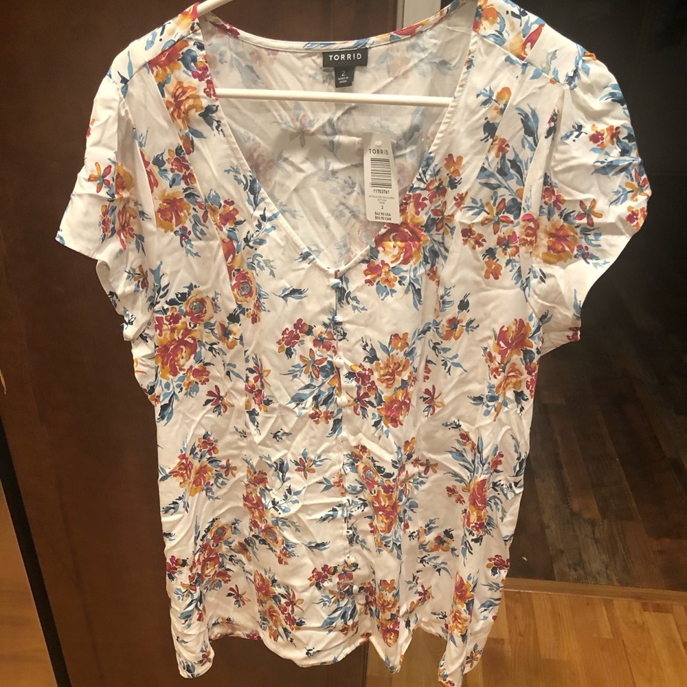Shortsleeved floral top